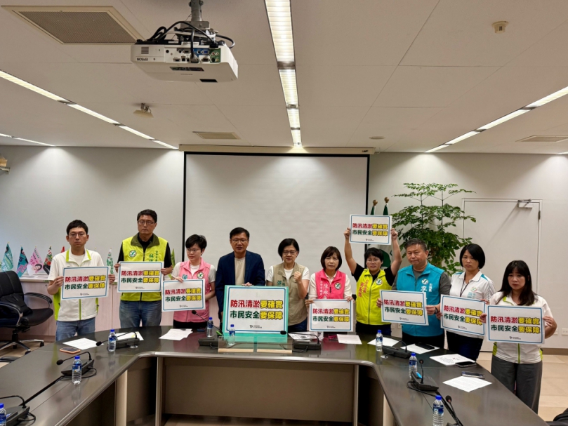 近日台中市連續豪雨導致多區嚴重淹水災情  台中市議會民進黨團強烈質疑中市府失職，要求市長盧秀燕對災情負起責任，並公開說明改善對策