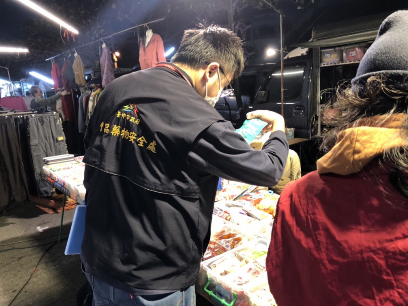 中市食安處查核巧克力、輸入零食  提醒民眾選購四原則：食在安心不踩雷