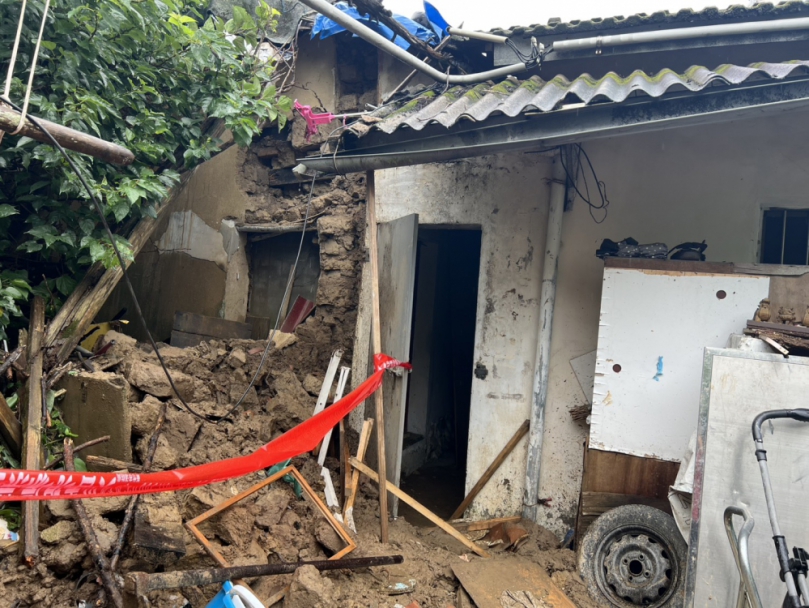 新竹市香山區土牆倒塌   邱臣遠勘災指示安置受災戶  持續監控災區安全