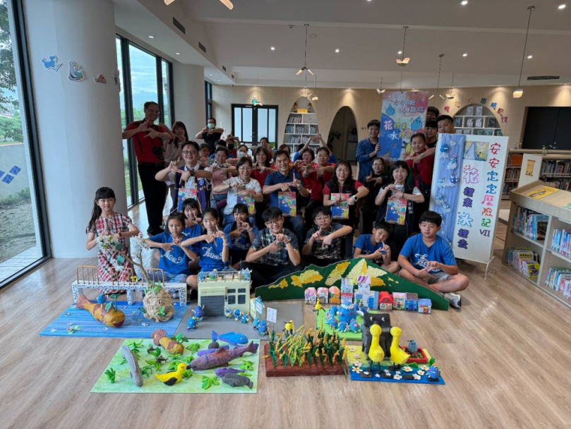 安定國小第七本作品繪本展「花裡來、水裡去」推出