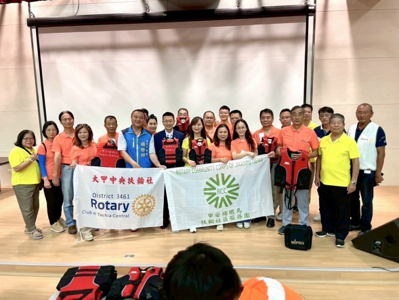 台中海岸線推動安全防溺行動  捐贈百件救生衣助守護生命