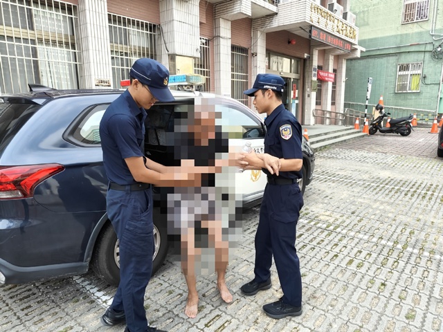 老翁午後迷途街頭   太平警獲報熱心助返家
