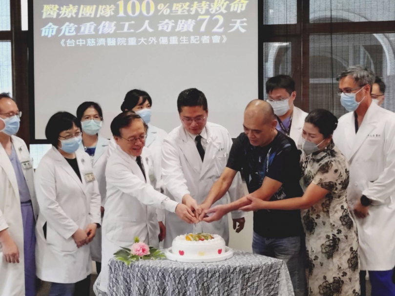 鋼樑重壓工人險奪命 創奇蹟慶重生