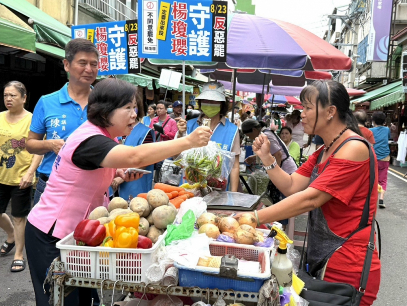 掃街后里、大雅市場懇託823投「不同意罷免」  立委楊瓊瓔：讓做事的立委留在國會