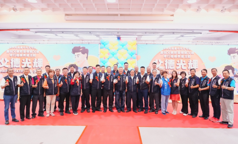 百歲父親與孝行藥師獲獎受矚目  中市北屯區模範父親、孝行楷模表揚登場