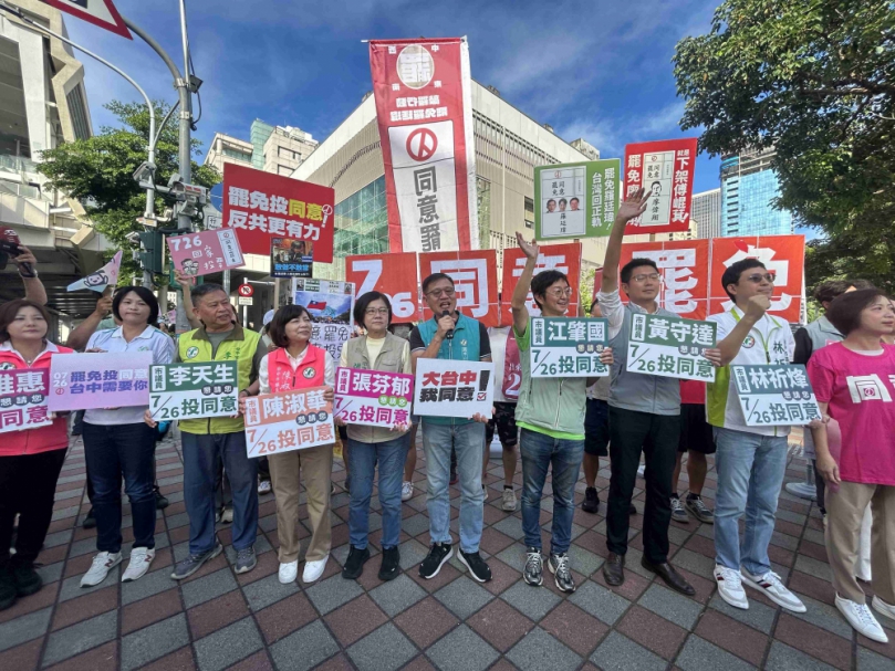 中市民進黨籍民代群起向市民宣傳罷免行動