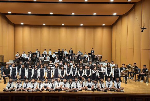 感恩交流音樂會樂音交織情誼感恩之心繚繞全場