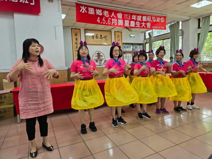 南投縣社區大學廖瓊珠老師、曾玲蘭老師與蔡素緞學員 榮獲「教育部全國終身學習楷模獎」教學者組及學習者組優等