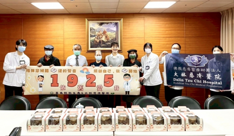大林慈濟醫院身心科日間病房學員受證慈濟委員  同學手作點心盒力挺大愛行動