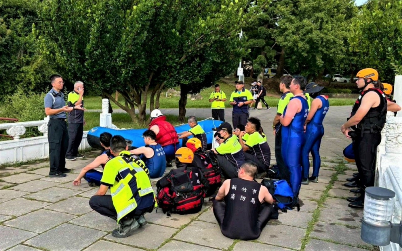 炎夏戲水零意外！新竹市消防局靜心湖防溺演練逼真
