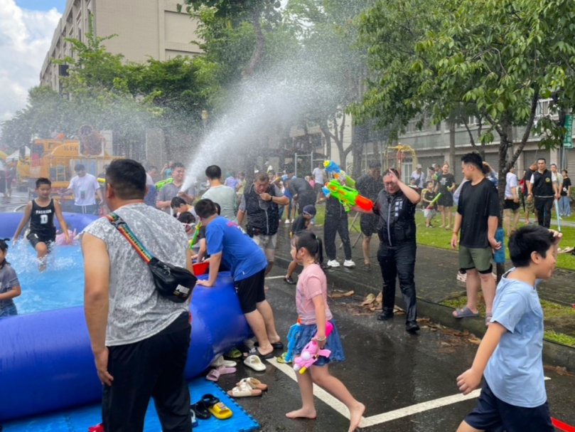 中市太平潑水節親子水戰樂翻天    副市長鄭照新：打造親子共遊夏日盛典