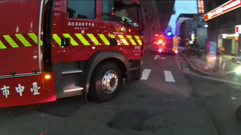 引擎室突然冒出濃煙   警員鎖皓恆全力救助