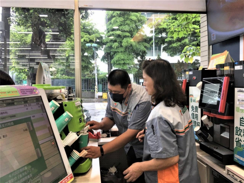 勞動部「職場學習及再適應計畫」新增納入2適用對象 中彰投分署助冷氣技師擺脫職場意外陰影找到新起點