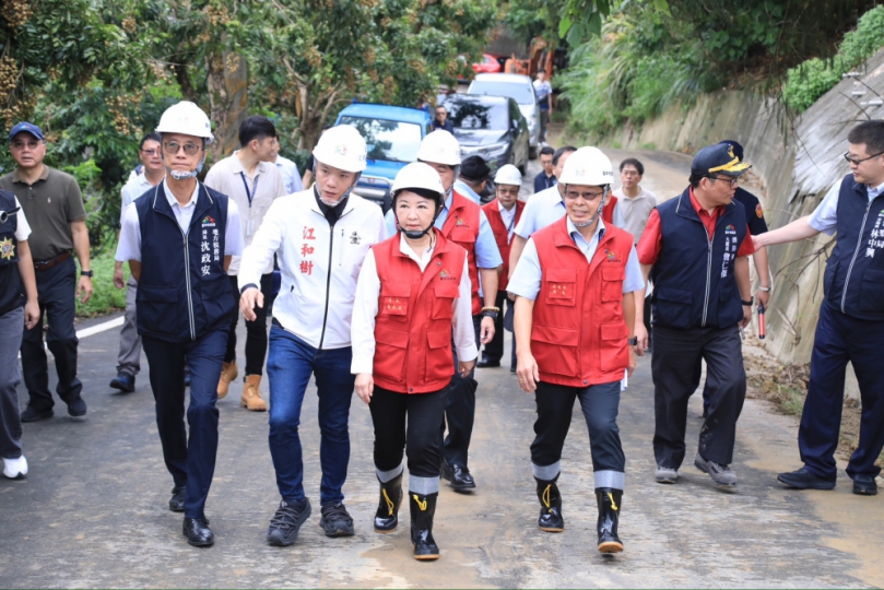連日豪雨致台中霧峰暗坑巷災損  市長盧秀燕親赴關心搶修進度：全力保障市民安全