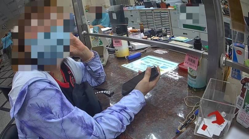 6旬婦網戀「鮮肉尪」急匯款   烏日警靠「這口音」揭穿騙局