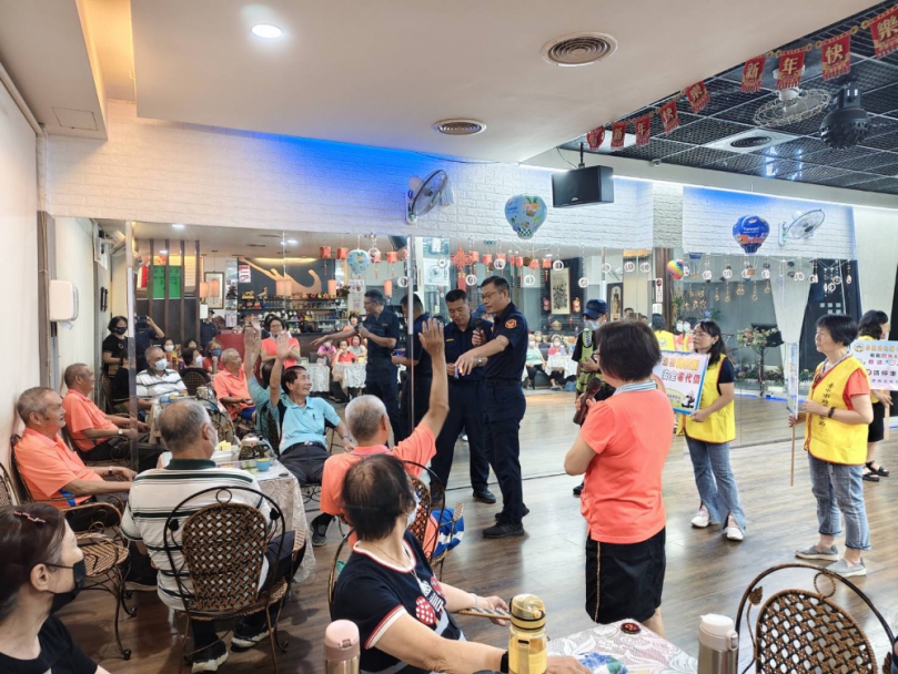 清水警方關懷長者行走安全宣導行人及用路觀念