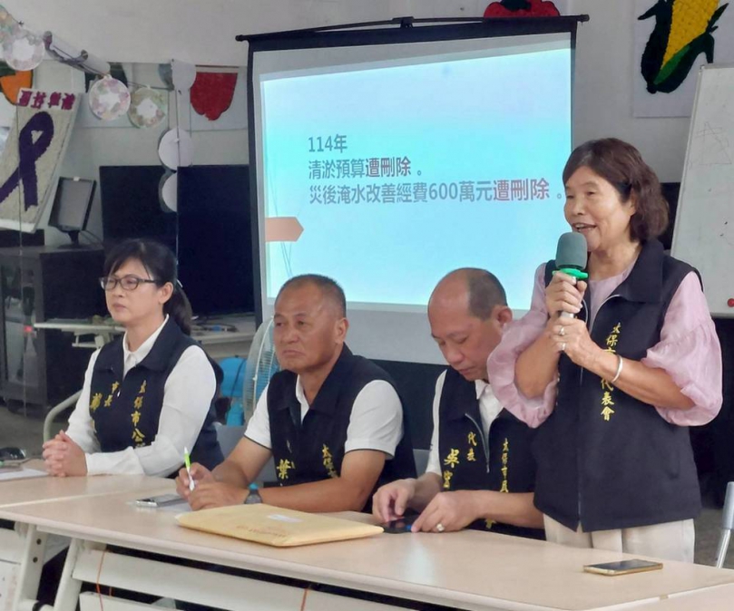 新舊埤地區淹水改善經費遭刪 新埤里長徐錦昌陳情表達心聲 里民要代表會說明