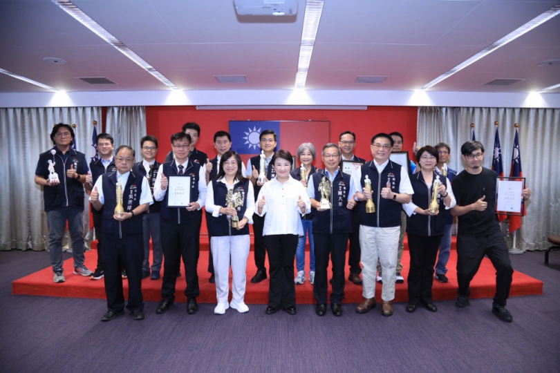 「時空狂想曲」橫掃四項國際設計金獎！中市建設局燈區驚豔全球舞台