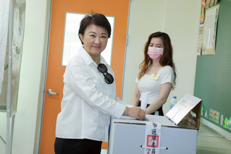 核三重啟公投、台中3選區立委罷免案投票23日登場  市長盧秀燕赴健行國小投票