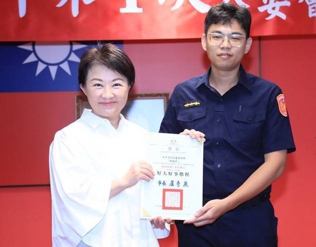 感謝城市英雄！太平警摸黑入山搶救市民脫困獲表揚