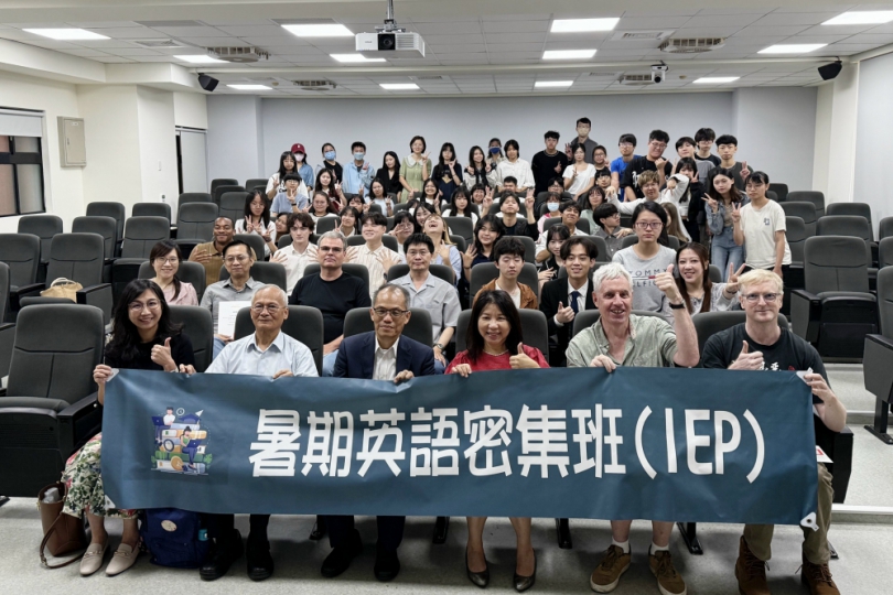 弘光科大暑期英語密集班結訓   58位學生多益英檢平均進步76分