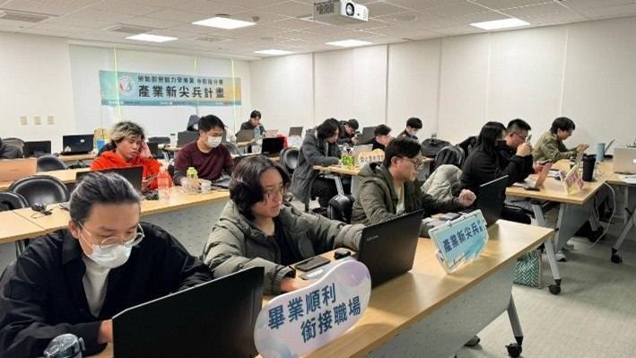 青年就業好康來了！勞動部「產業新尖兵計畫」補助訓練費還能領學習獎勵金