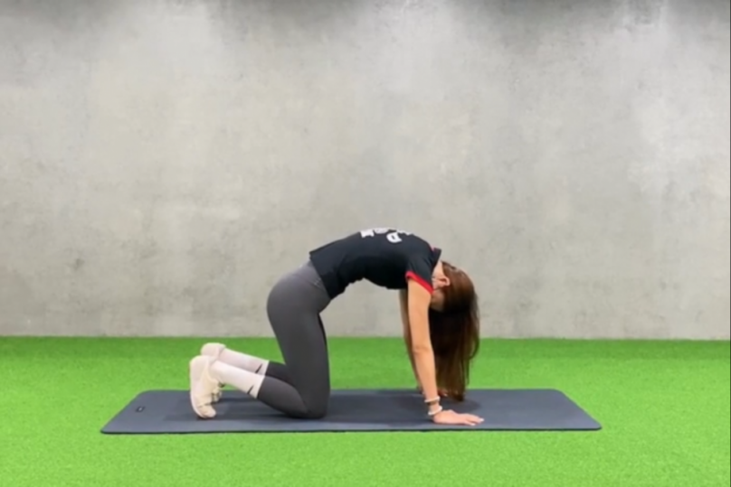 低頭族最常見！4招改善駝背  找回挺拔體態