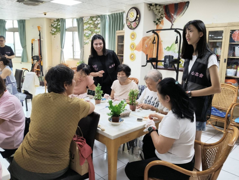 新竹縣4個志工家庭  14位親子  關懷60位社區長輩   今年暑假大不同