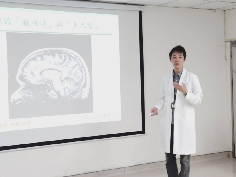 孩子為抓寶忘返 當心「網路成癮」