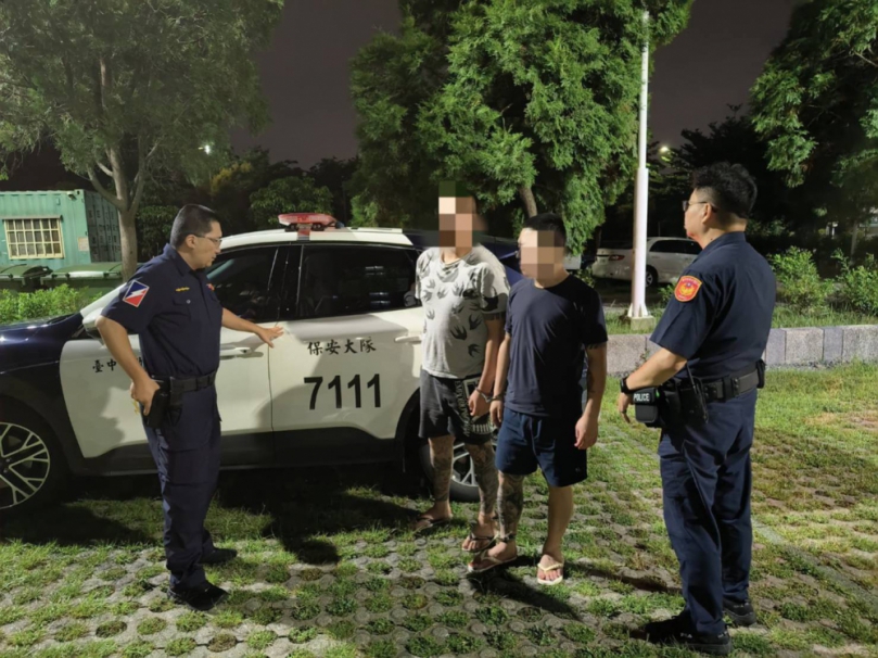 保大員警攔下車燈故障車赫然查獲通緝犯及煙毒犯