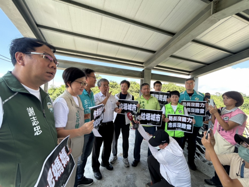 臺中市議會民進黨團實地會勘大里衛生掩埋場  痛批遲等不到中市府解決方案  也等不到局長和市長的一句道歉  中市環保局：大里掩埋場支援垃圾調度  中市環保局加強垃圾妥善處理