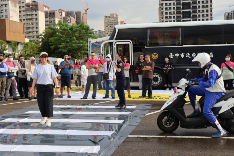 交通安全月！中市交通局推動車輛慢看停 行人安全行