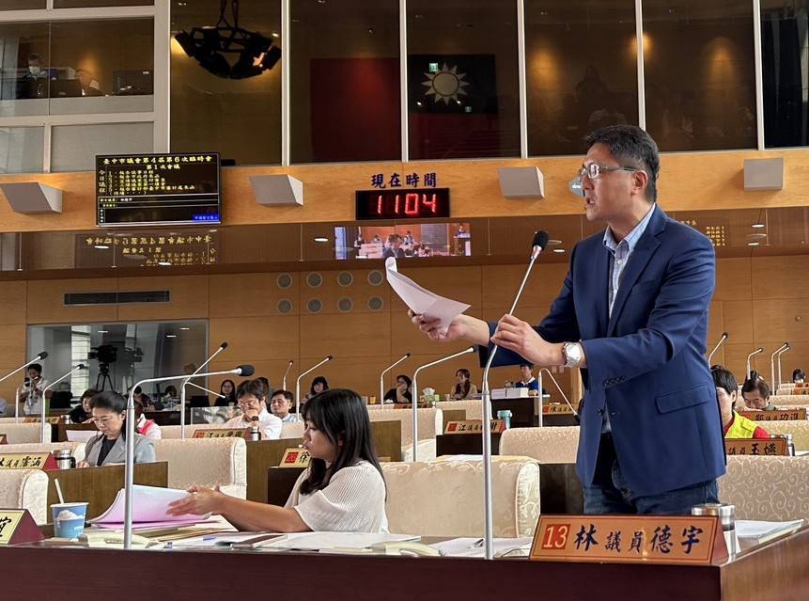 民進黨議員林德宇質疑經發局在今年度4到6月動支市府最多第二預備金效果