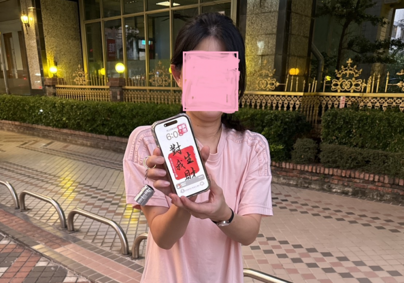 中市環保局清潔員伸援手   助巿民從水溝撿回手機