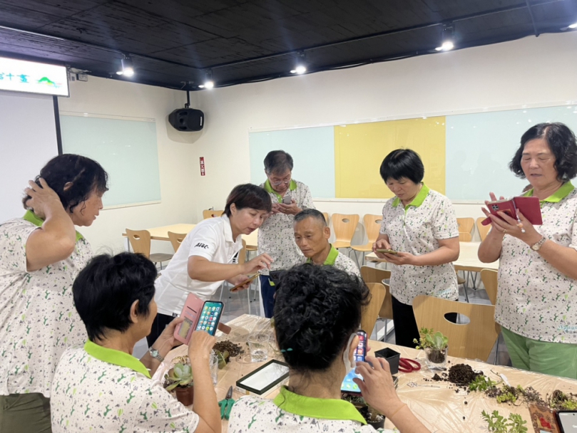 綠療癒多肉植物課程讓大甲社區年長者樂在學習