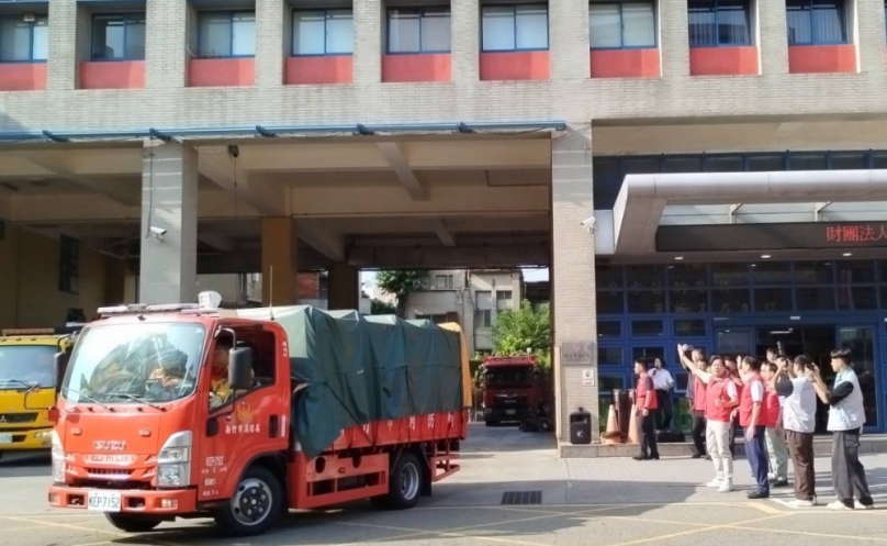 帶上搜救犬   新竹市特搜與重機具團隊馳赴花蓮救人救災！