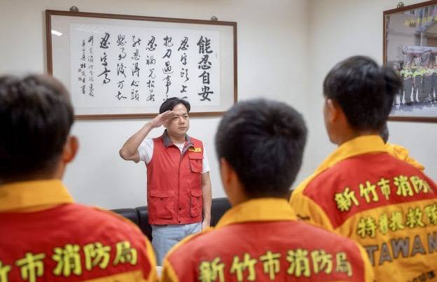 弟兄們辛苦了！邱臣遠親迎花蓮救災消防同仁平安歸來