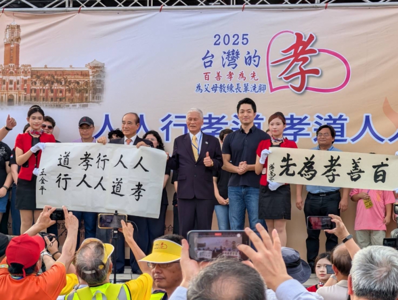 孝道傳千里一年一度底前洗腳反毒活動