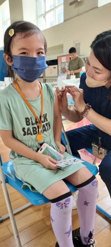 別讓流感搶先一步！部苗啟動校園流感疫苗接種  攜手學校迎戰冬季病毒高峰 守護學童健康！