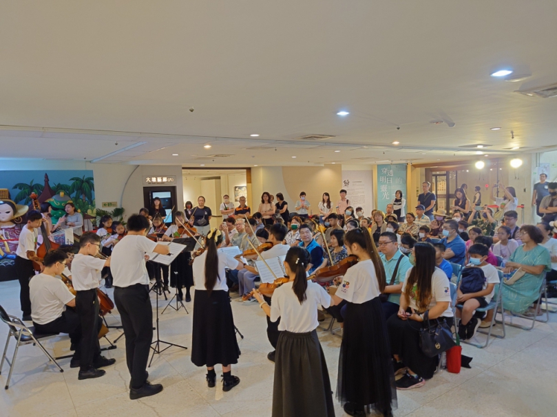 以泥土與植物作畫—  吳玳瑩《歸》鄉，攜手太平學童實踐永續藝術