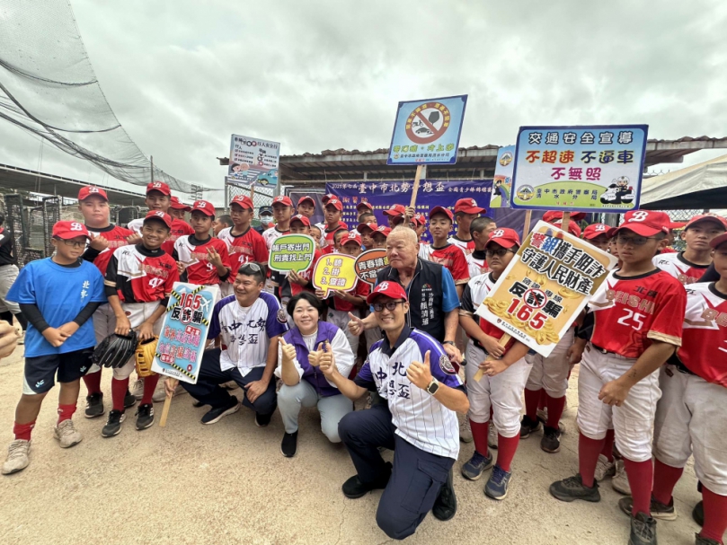 球賽在沙鹿舉辦清水警方也動員前王維安及進行宣導防範犯罪