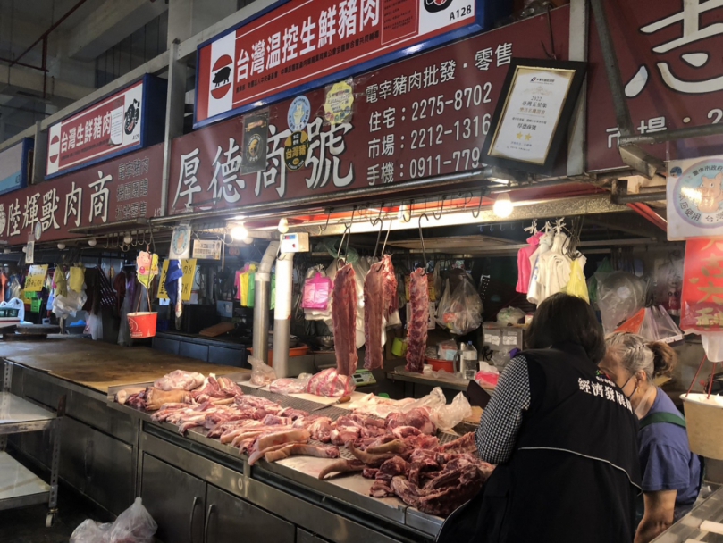 攜手業者共度難關！中央公告豬隻「禁運禁宰」再延長   台中市長盧秀燕宣布公有市場豬肉攤商免收使用費