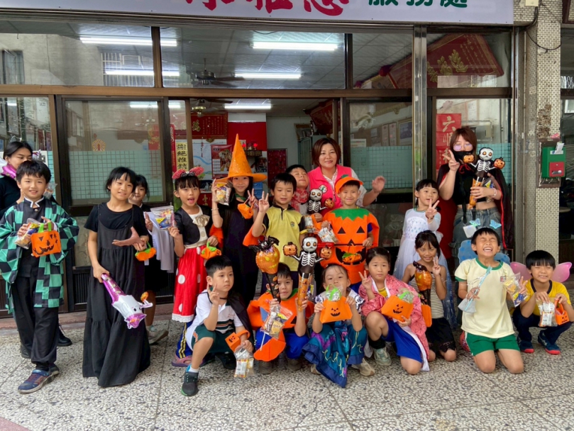 萬聖節變裝出擊！木木好日安親班小朋友到陳雅惠議員服務處討糖趣