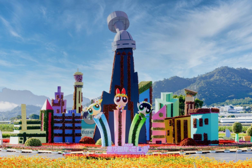 史上最大主花毯亮相！ 飛天小女警主題裝置與限定主題館領航花海奇幻冒險