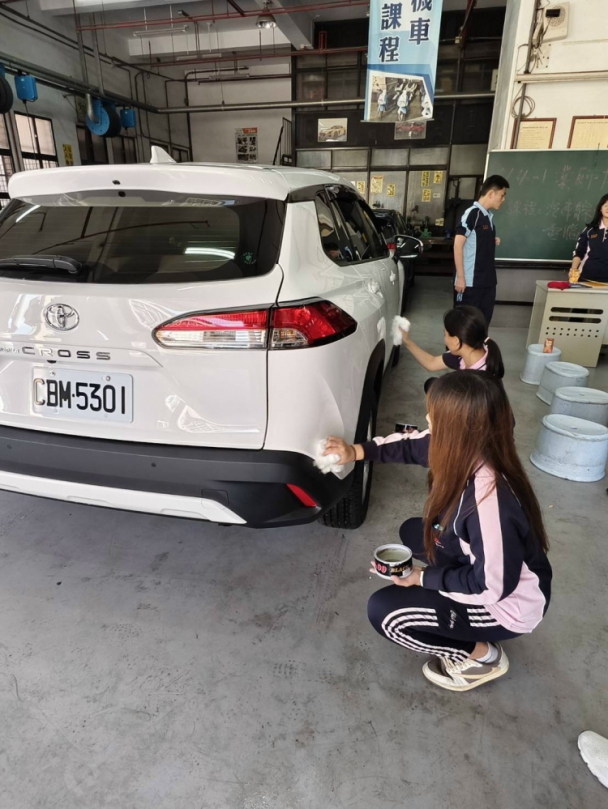 致用高中榮獲國瑞汽車捐贈TOYOTA TOWN ACE 空車體三台  深化產學合作、提升汽車專業人才培育品質