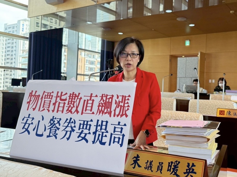 物價漲不停學生吃不飽  安心餐券74元落後北部城市  國民黨市議員朱暖英：教育愛心沒有假期，不能讓放假變「餓夢」