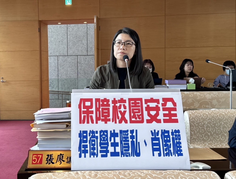 網紅逕自開直播  國民黨市議員張廖乃綸要求市府追究法律責任，並且請網路平台下架相關影片  中市府：校方明確禁止、現場再提醒！依法重罰守護校園隱私