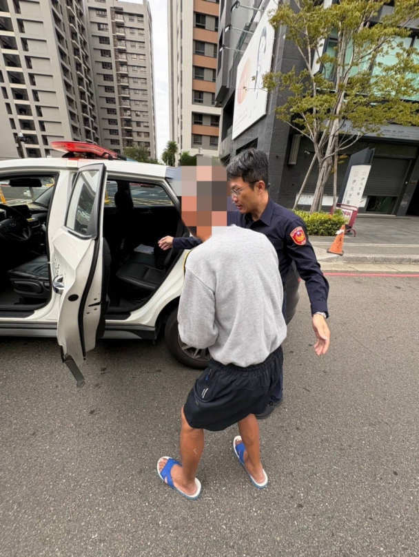 寒流中的暖流！迷途20公里瑟縮街頭  烏日警憑關鍵「暖心字條」助兄弟淚擁團圓