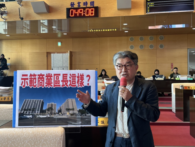 東區干城的六期重劃區因政策上的錯誤導致示範商業區幾乎沒有商業  國民黨市議員李中要求中市府妥善利用僅剩的土地  推動能代表台中的重要商業建築