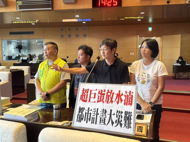 中市府將原本可容納「五座輝達總部」的創研一改成巨蛋與大面積停車場  民進黨市議員江肇國、張家銨強烈質疑此舉嚴重違反開發目的，糟蹋土地價值 痛批是台灣都市計劃前所未見的離譜做法  中市府： 中市超巨蛋都市計畫變更   打造3萬席室內國際級棒球場